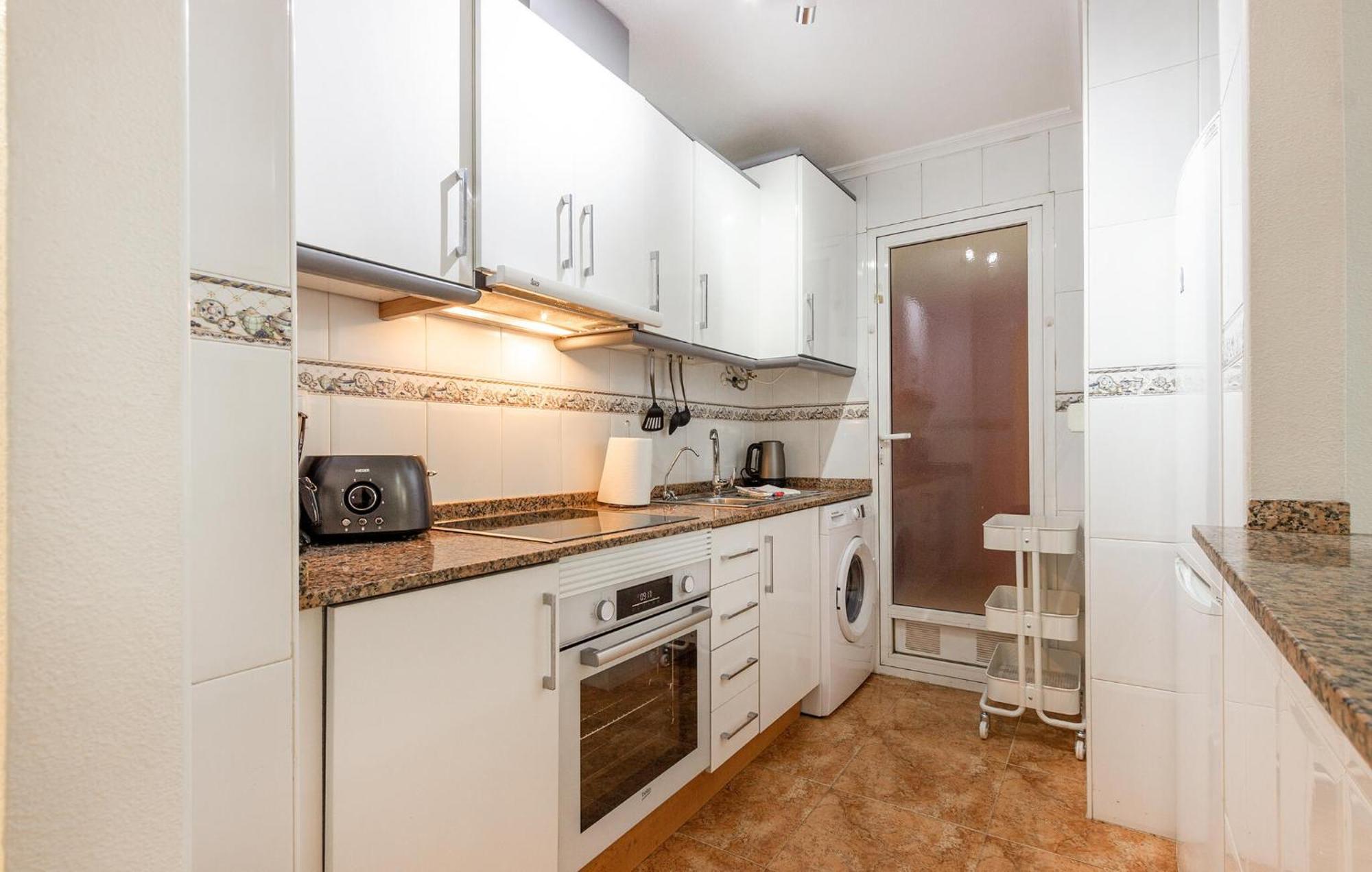 Amazing Apartment In Torrevieja With Kitchen Eksteriør billede