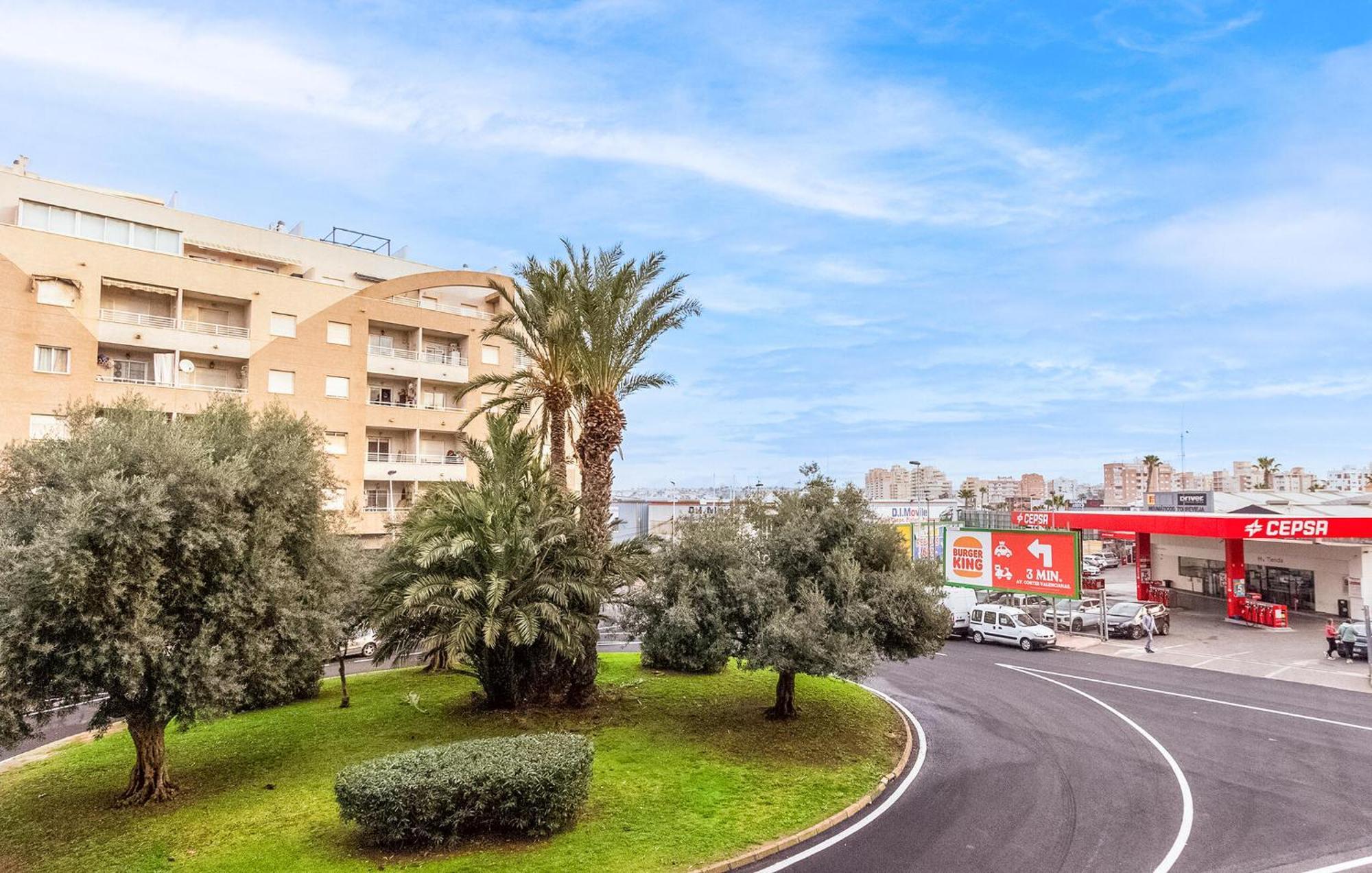 Amazing Apartment In Torrevieja With Kitchen Eksteriør billede