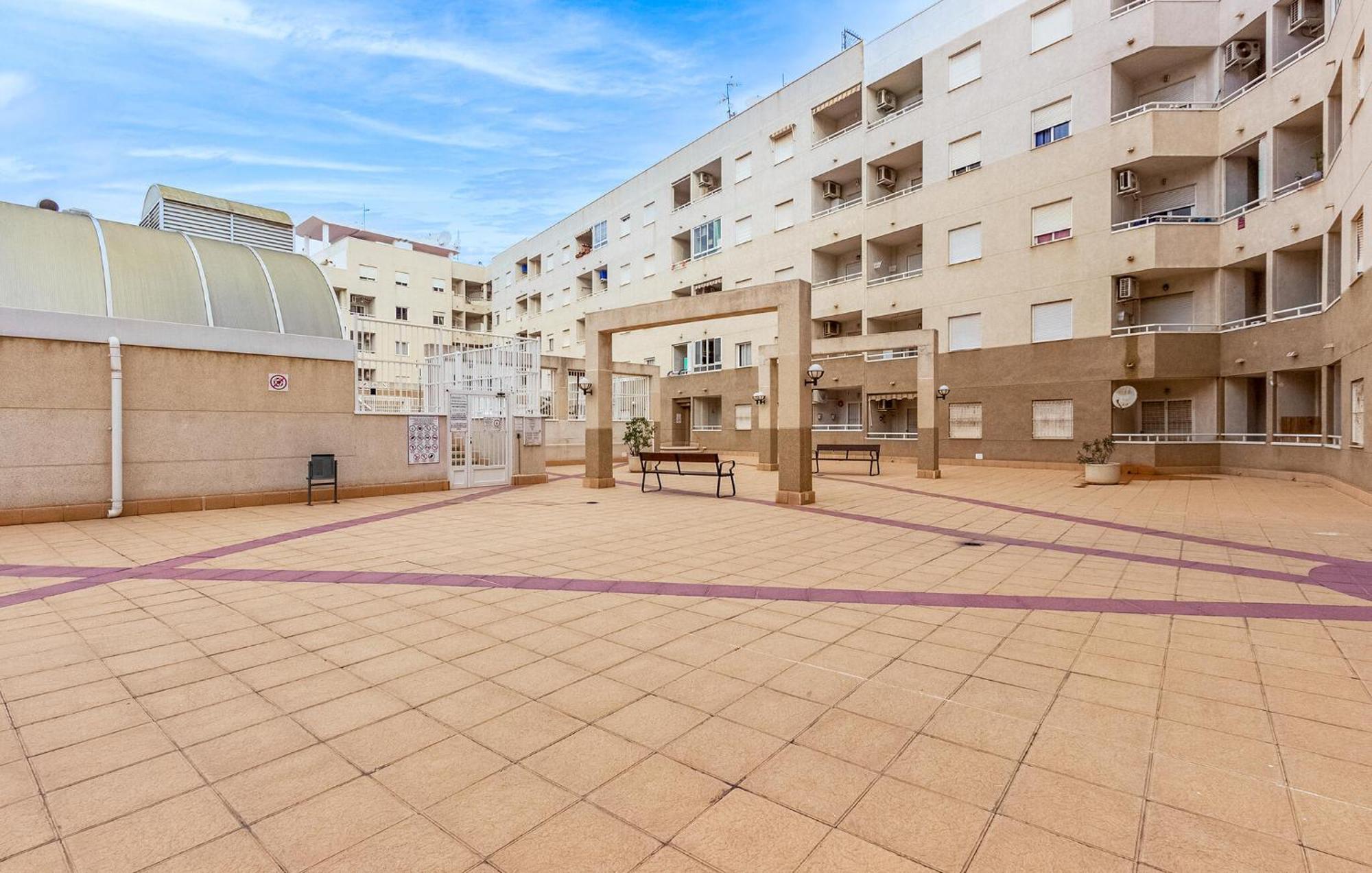 Amazing Apartment In Torrevieja With Kitchen Eksteriør billede