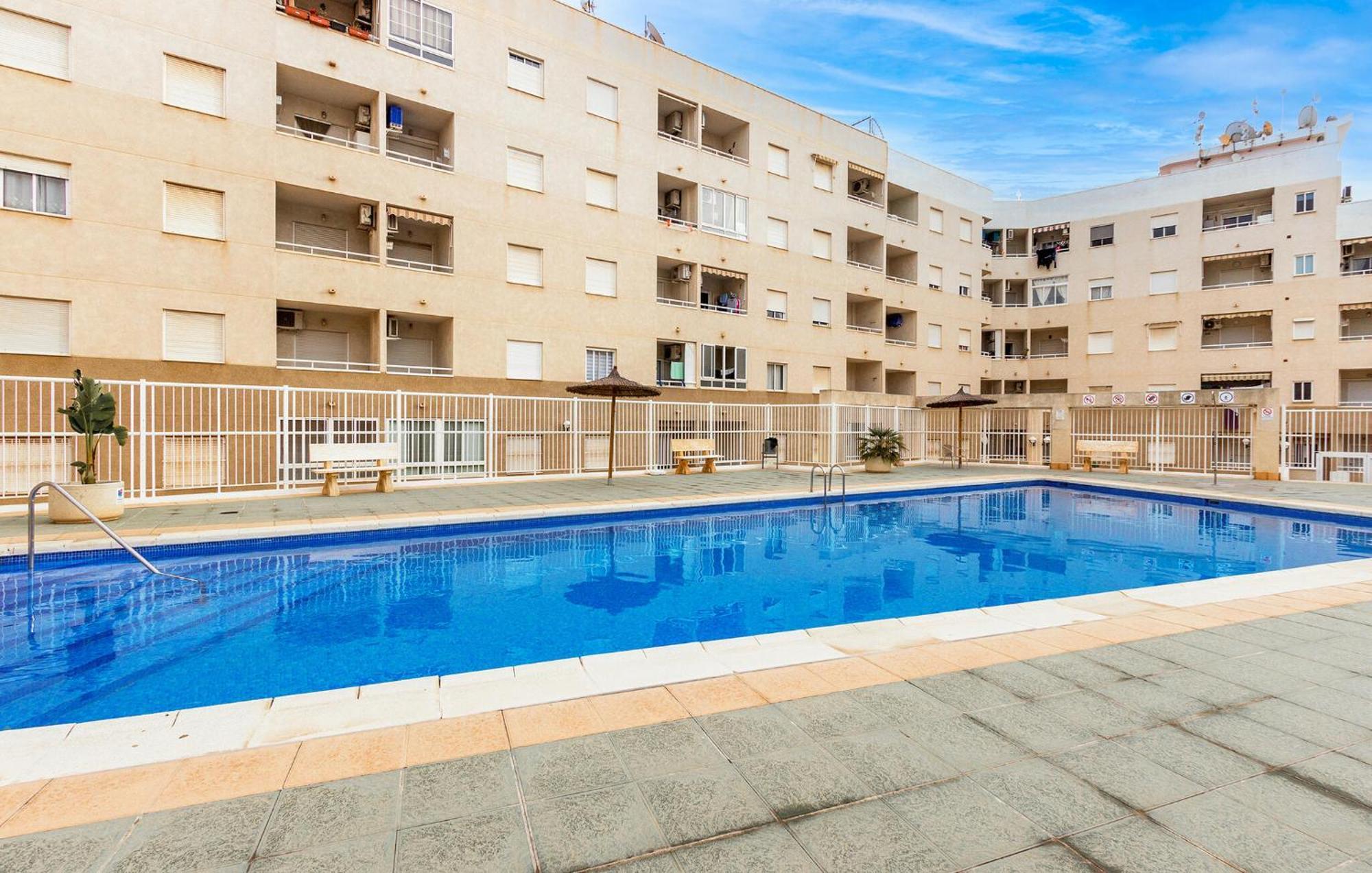 Amazing Apartment In Torrevieja With Kitchen Eksteriør billede