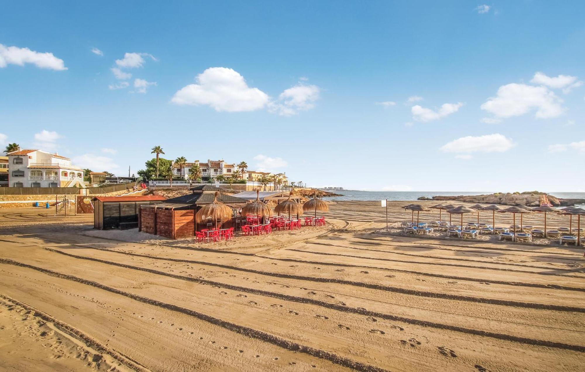 Amazing Apartment In Torrevieja With Kitchen Eksteriør billede
